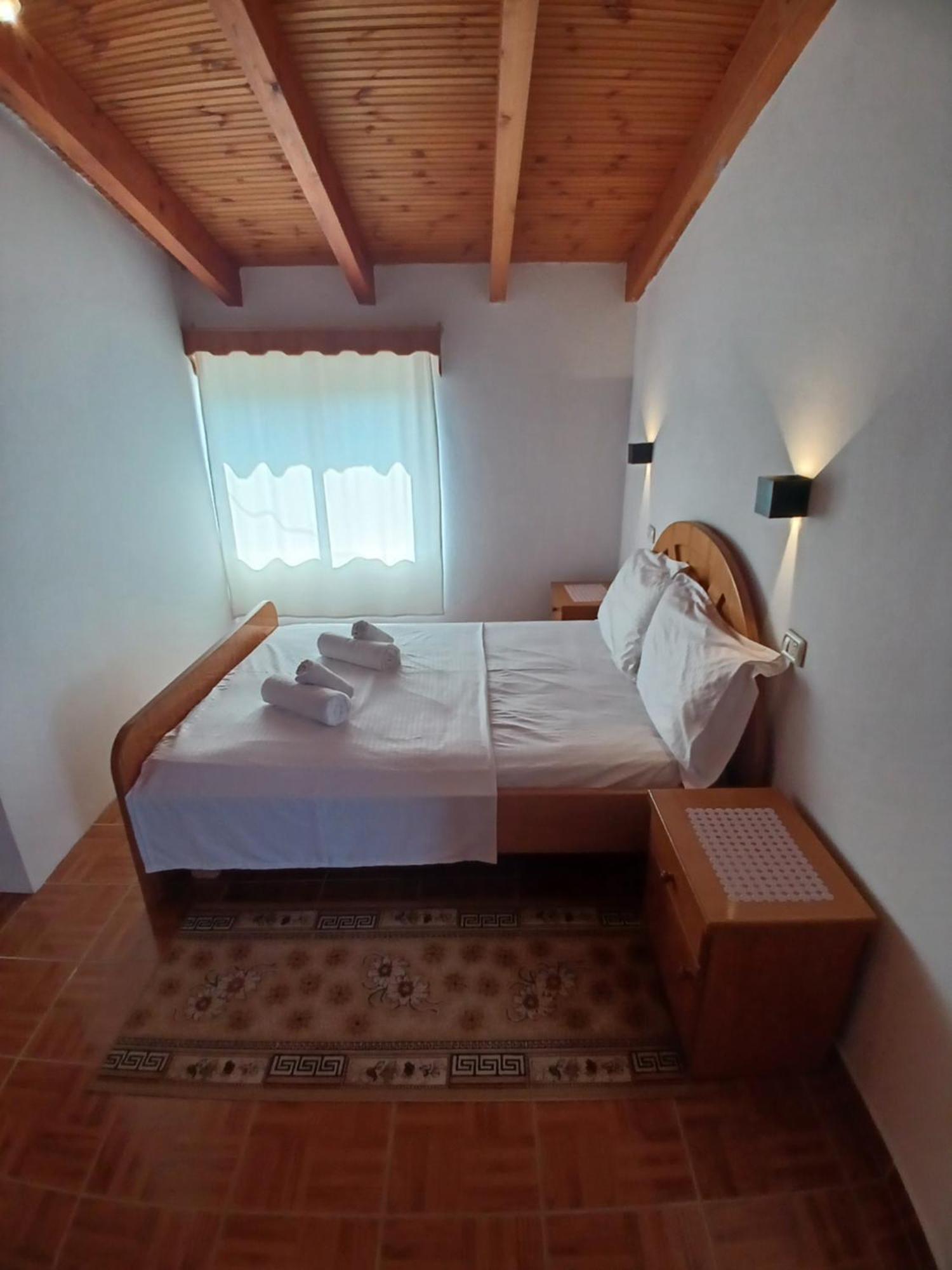 Ari's Cozy Rooms, Llogara Guest house *